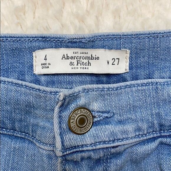 Abercrombie and Fitch light wash short shorts - Picture 2 of 9